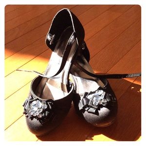 Wonderkids Girl’s Jeweled Black Dress Shoes